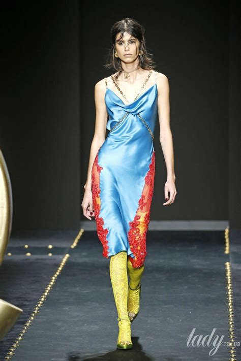показ versace 2020